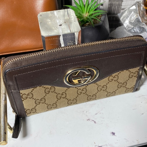 Gucci Brown and Gold Chain Wallet - Picture 15 of 16